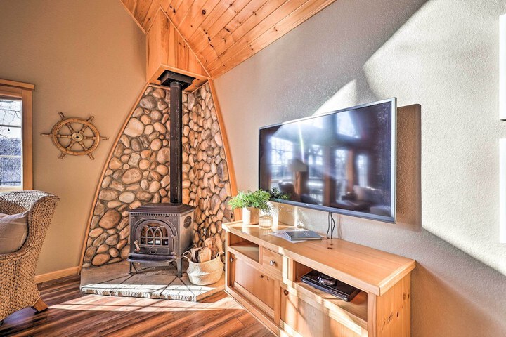 Pet-friendly Grand Lake House w / Dock & Kayaks!