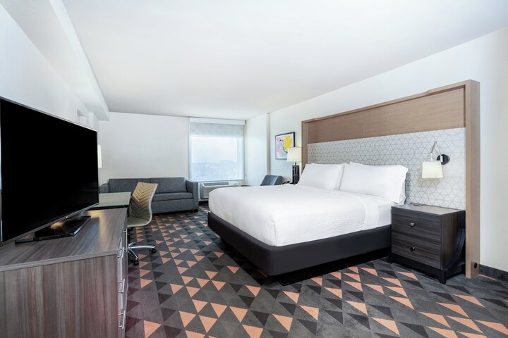 Room 42 of 100