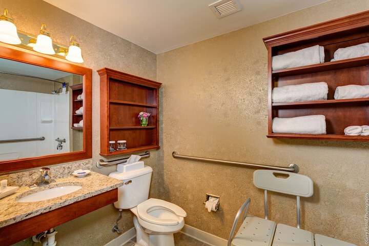 Room 8 of 33
