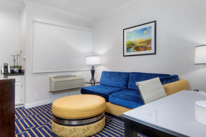 Room 9 of 34