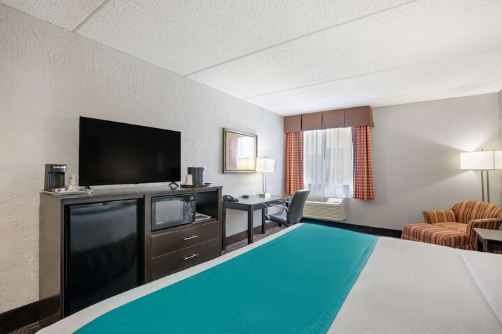 Room 28 of 35