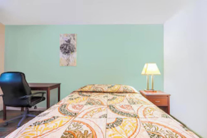 Room 8 of 12
