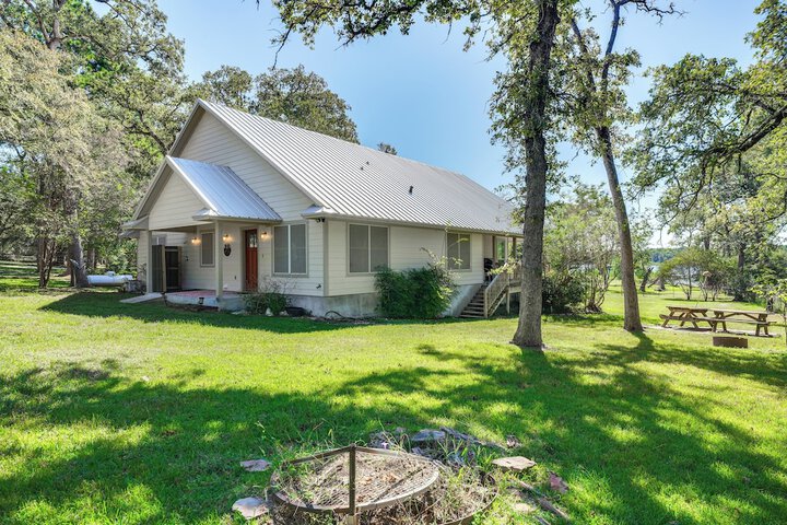 Franklin Home w / Water Views: Outdoor Dining Area!