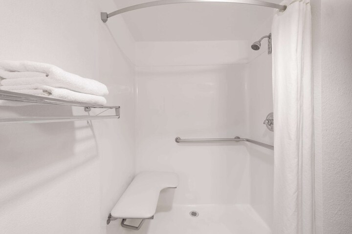 Room 13 of 16