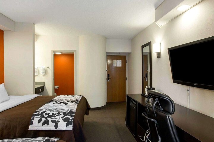 Room 21 of 33