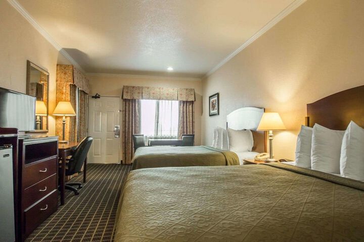 Room 32 of 49