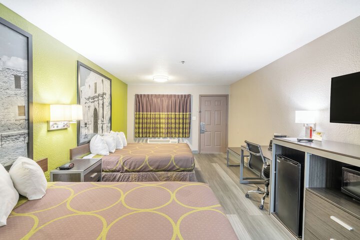 Room 33 of 132