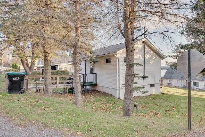 Cozy Pennsylvania Home w / Fire Pit & Dock Access!