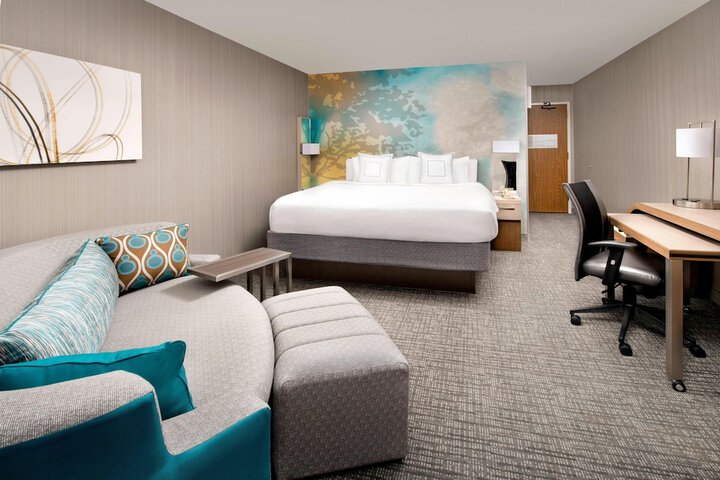 Room 13 of 36