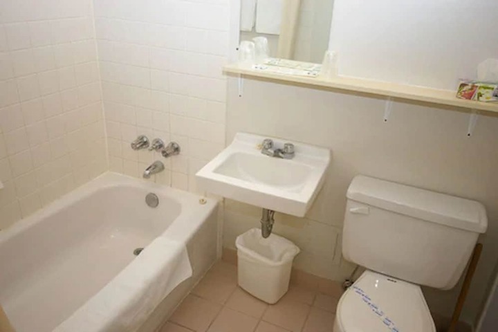 Room 10 of 25