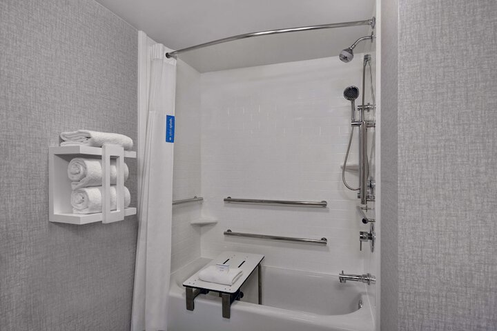 Room 17 of 48