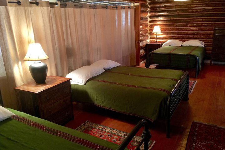 Room 52 of 211