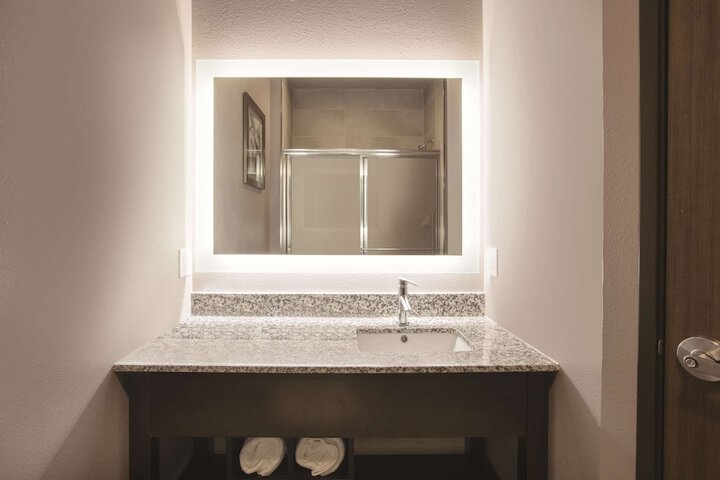 Room 20 of 33