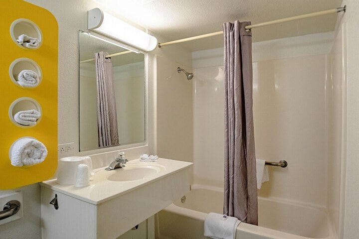 Motel 6 Palatine IL - Chicago Northwest