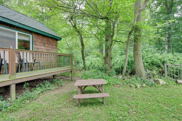 Tranquil Creekside Cabin in Dutch Country!