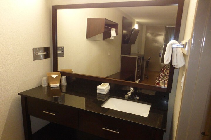 Room 16 of 20