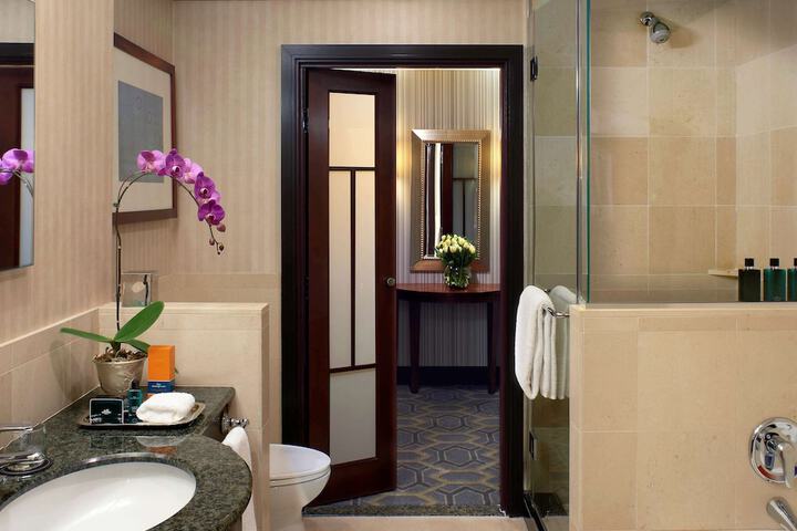 Room 33 of 107
