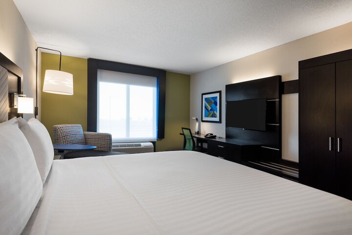 Holiday Inn Express & Suites Florence I-95 & I-20 Civic Center by IHG