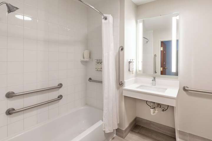 Holiday Inn Express Hotel & Suites ANDERSON NORTH by IHG