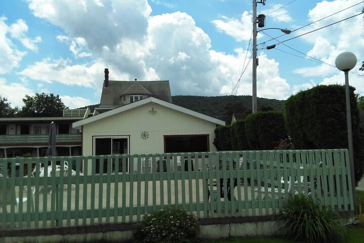 Northern Peaks Motor Inn