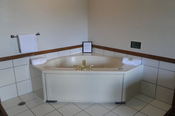 Hot Tub 36 of 38