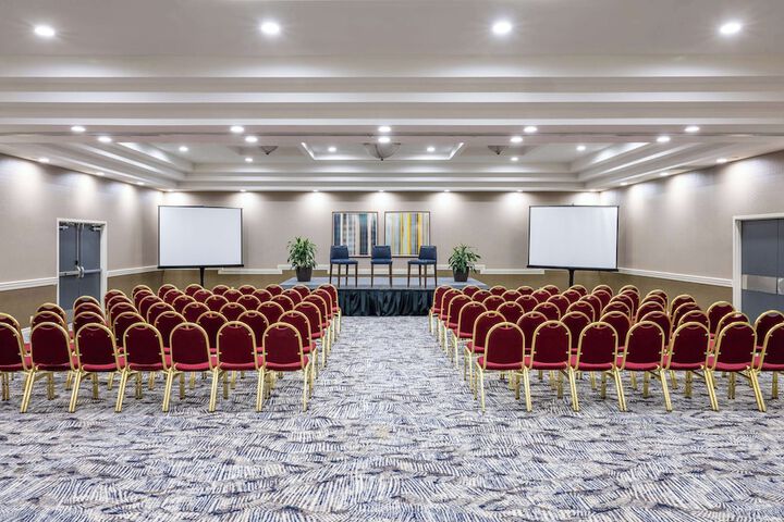 DoubleTree by Hilton Hotel Newark Airport