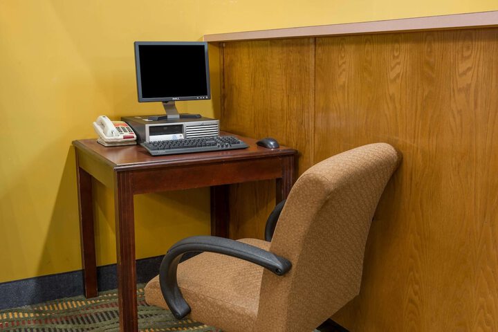 Business Center 18 of 18