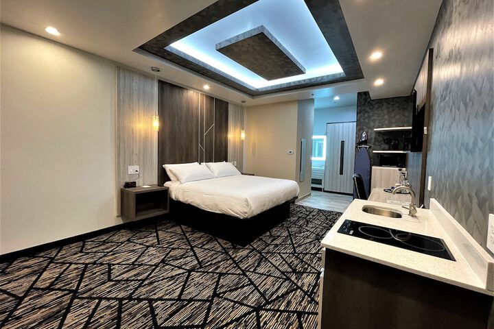 Comfeeni Inn and Suites