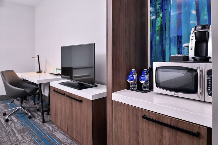 Room 40 of 61