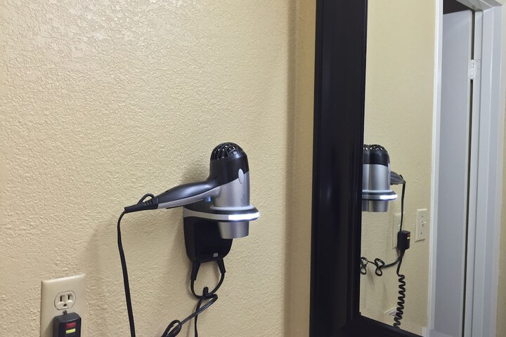 Room 28 of 34