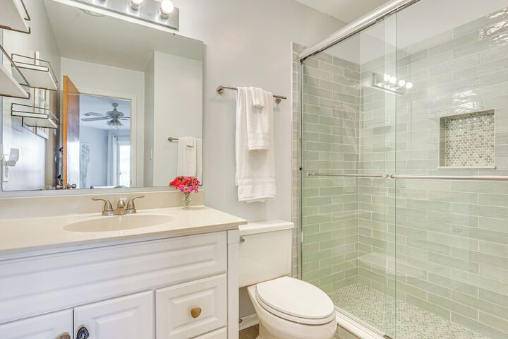 Oak Island Beachfront Condo w / Community Pool