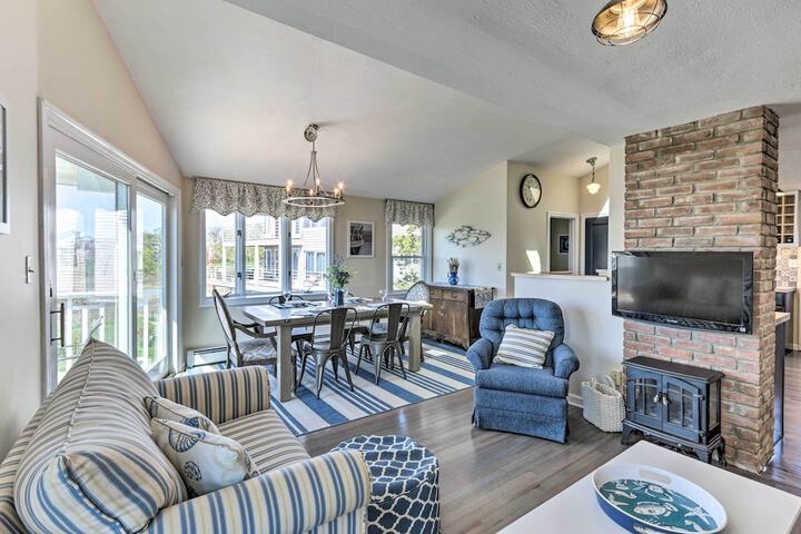 Westbrook Home w / Ocean Views - Walk to Beach