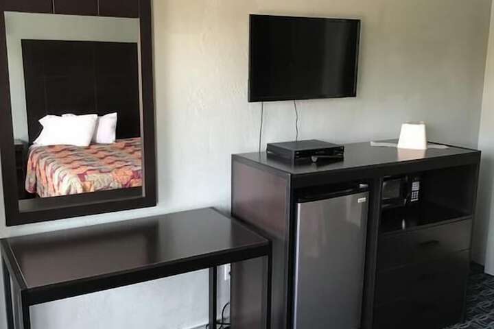 Room 11 of 25