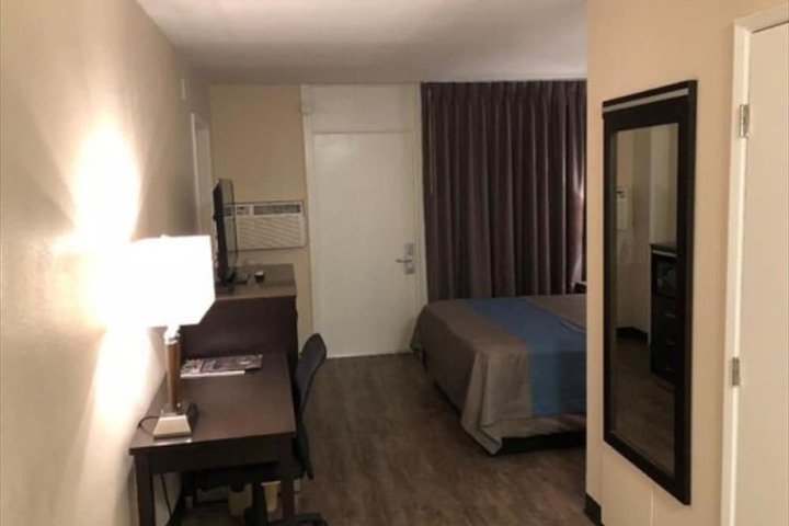 Room 15 of 27