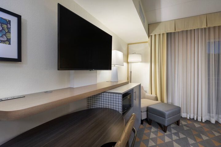 Room 33 of 64