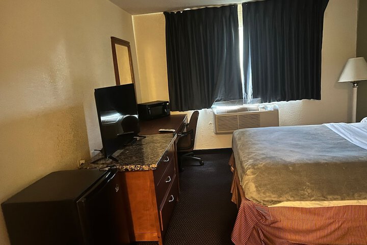Villa Inn Motel Near Hwy 12 WI Capital O