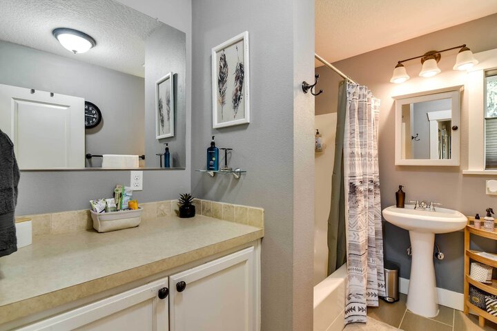 Charming Portland Home Walk to Light Rail!