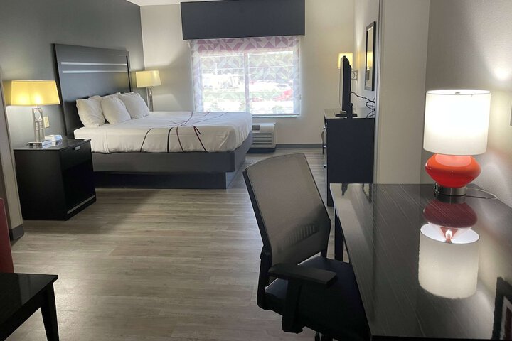 Room 8 of 19