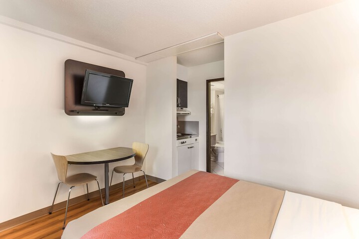 Room 11 of 15