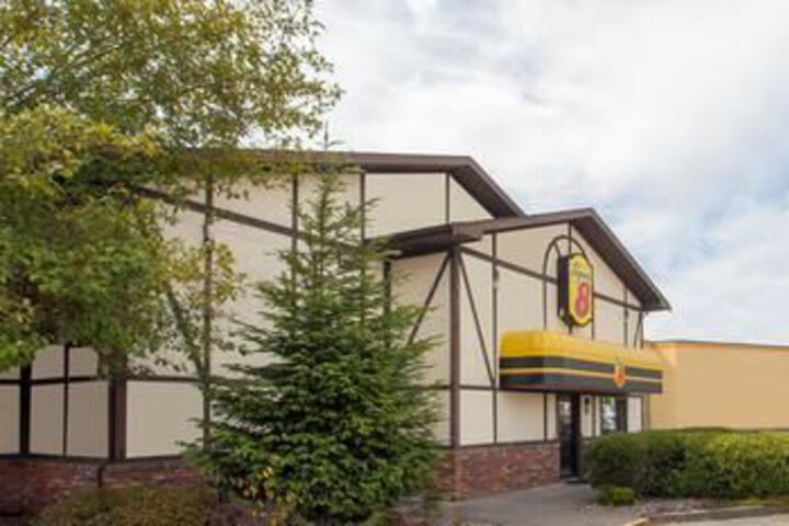 Super 8 Saanichton Victoria Airport
