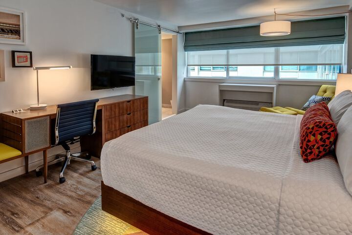 Room 25 of 58
