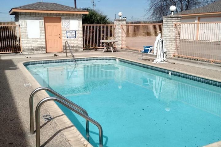 Pool 4 of 20