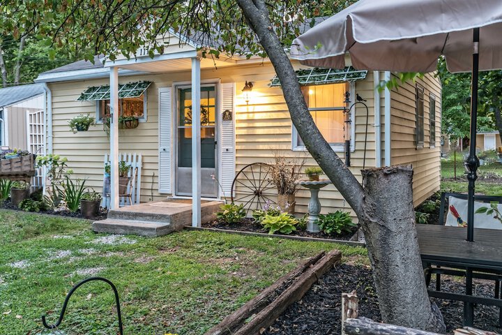 Silver Heart Inn and Cottages