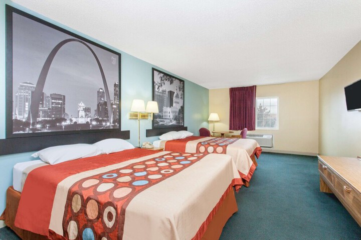 Room 6 of 16