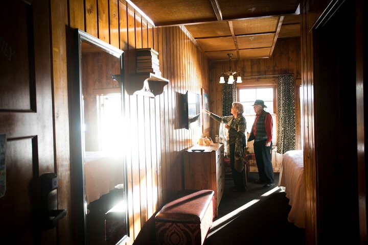 Room 24 of 100