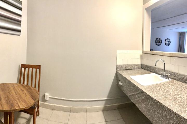 Room 28 of 94