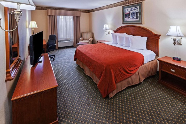Room 10 of 19