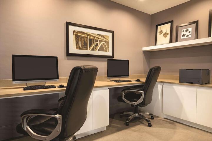 Business Center 26 of 26