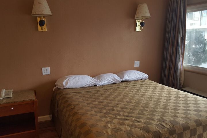 Room 18 of 34