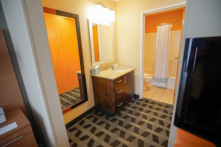 Room 15 of 38